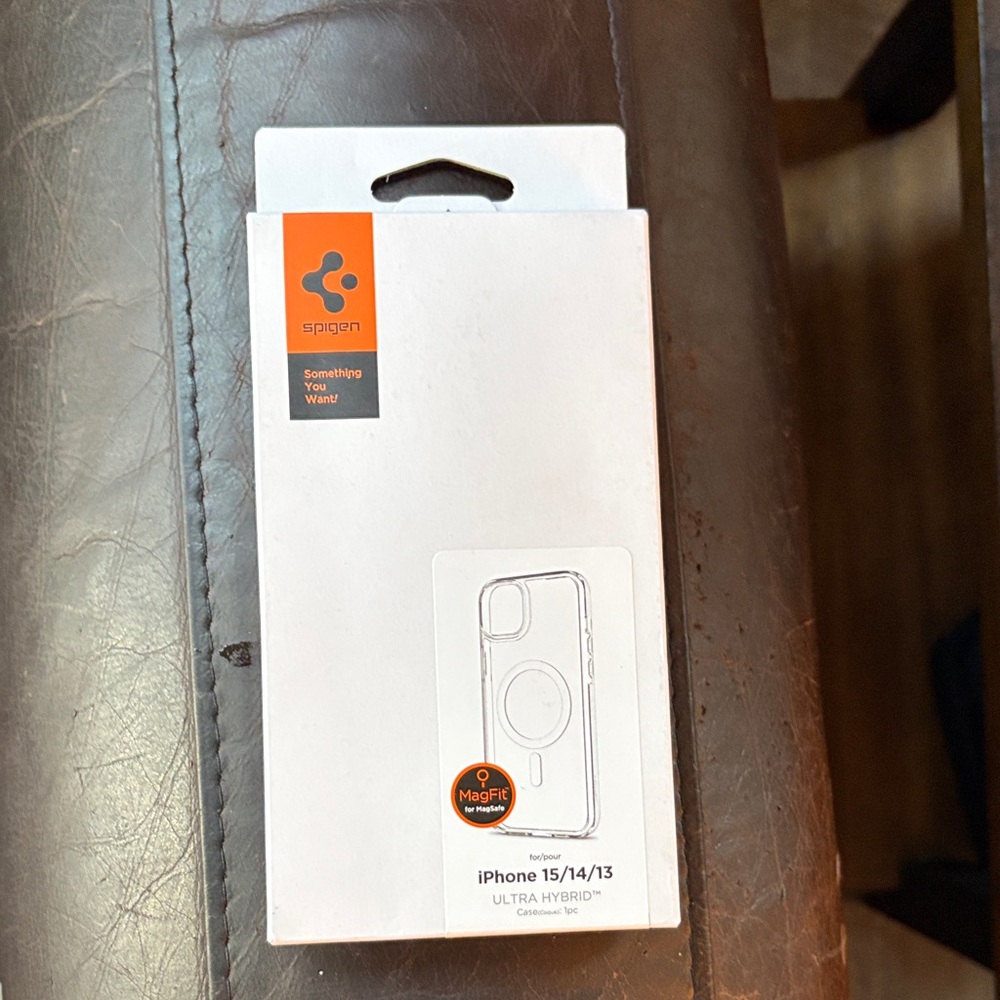 Spigen MagFit Clear Case for iPhone 15/14/13